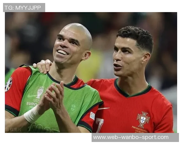 佩佩回忆初见C罗时光：17岁少年训练后啃苹果健身的故事